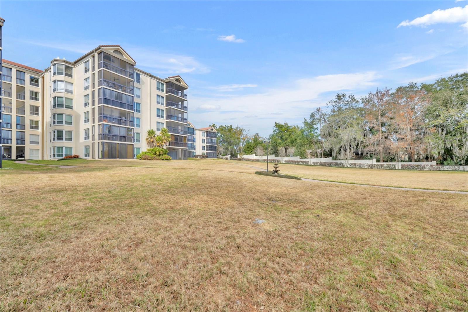 MOORINGS ON LAKE MAITLAND CONDO - Residential