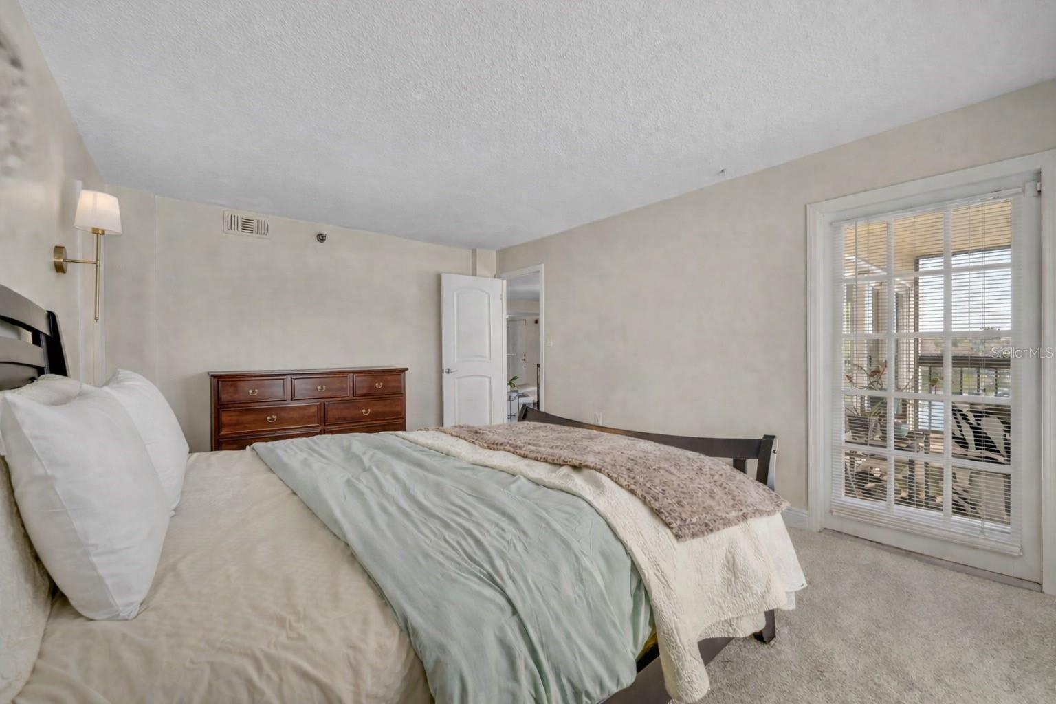 MOORINGS ON LAKE MAITLAND CONDO - Residential