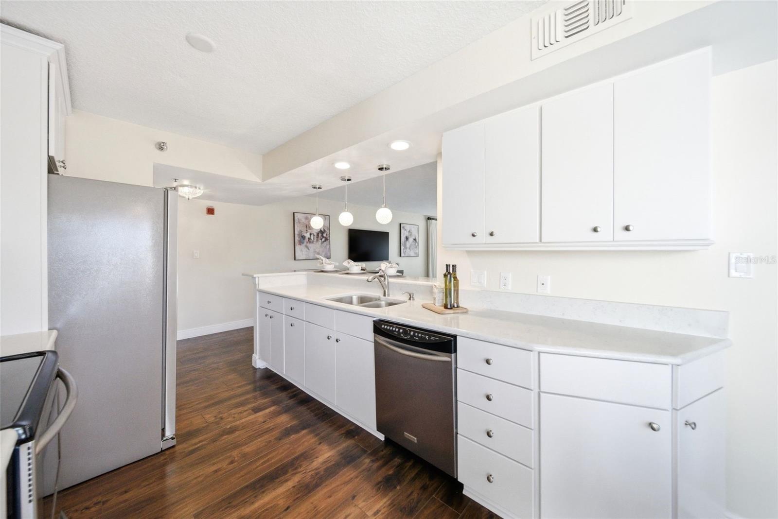 MOORINGS ON LAKE MAITLAND CONDO - Residential