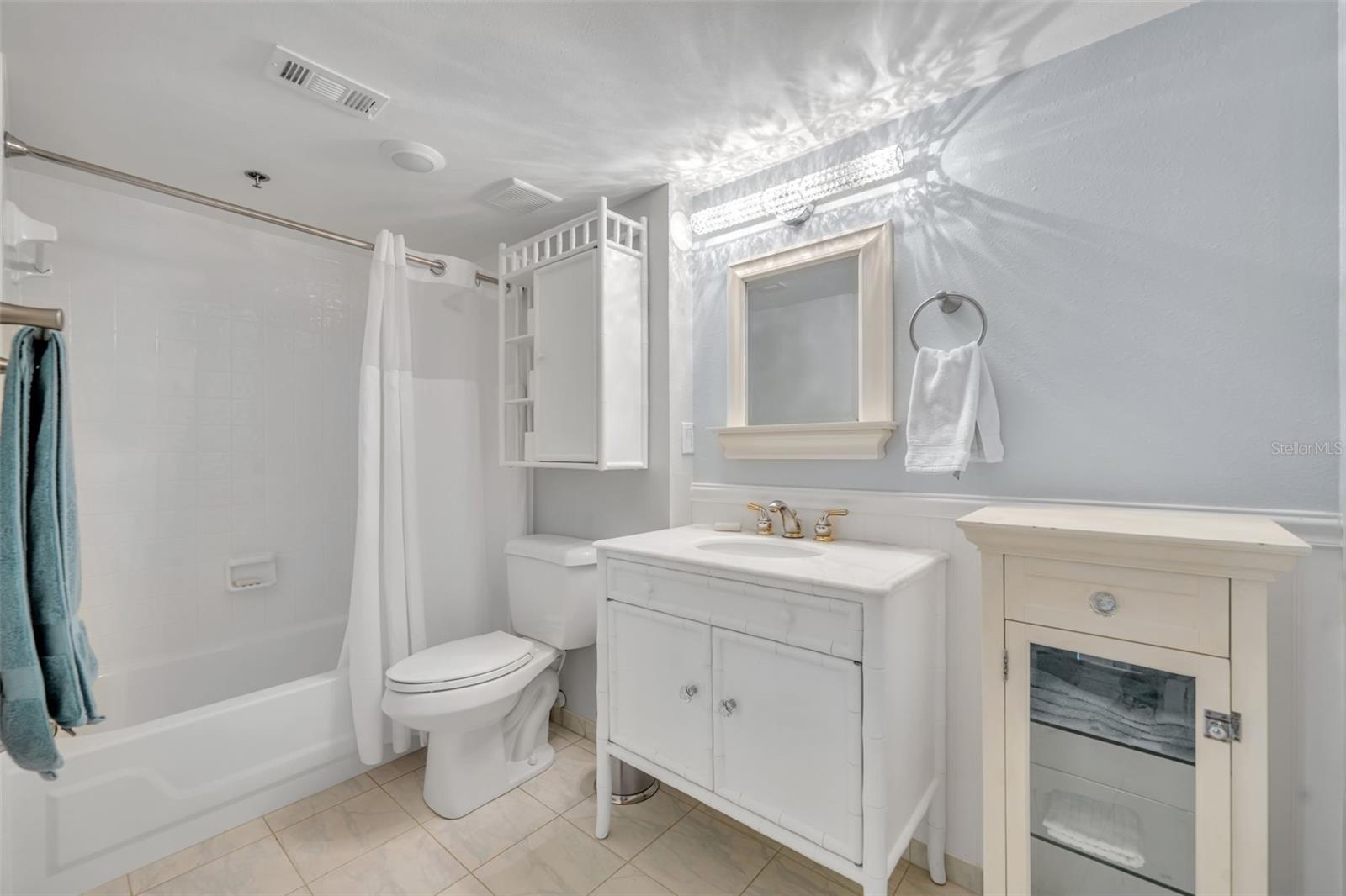 MOORINGS ON LAKE MAITLAND CONDO - Residential