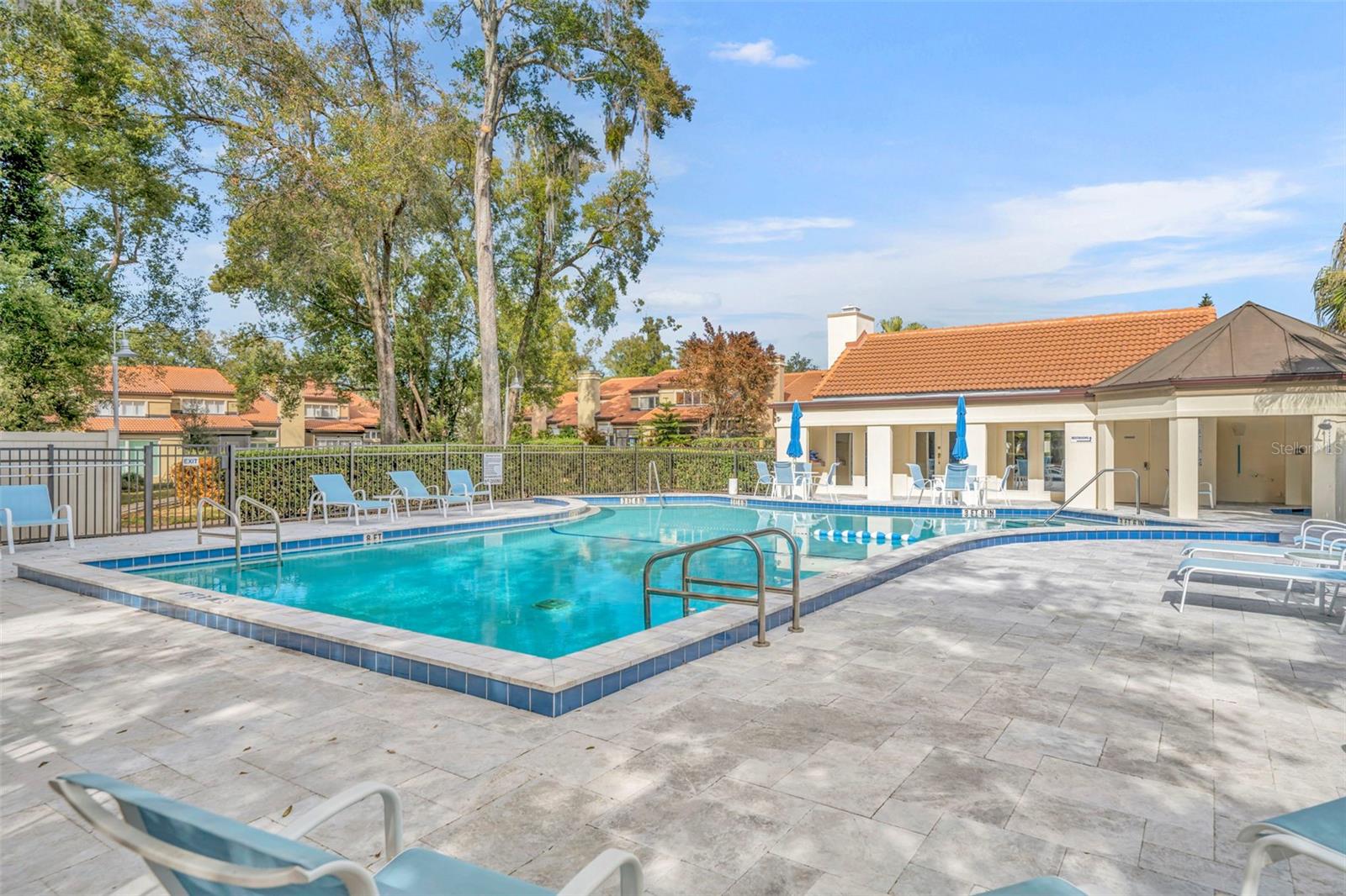 MOORINGS ON LAKE MAITLAND CONDO - Residential