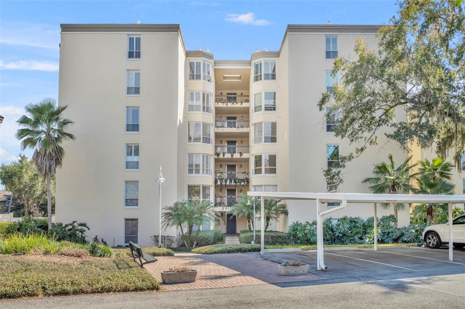 MOORINGS ON LAKE MAITLAND CONDO - Residential