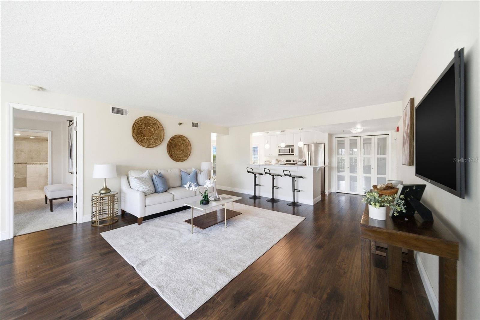 MOORINGS ON LAKE MAITLAND CONDO - Residential