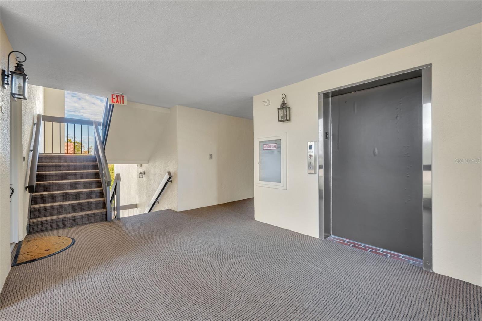 MOORINGS ON LAKE MAITLAND CONDO - Residential