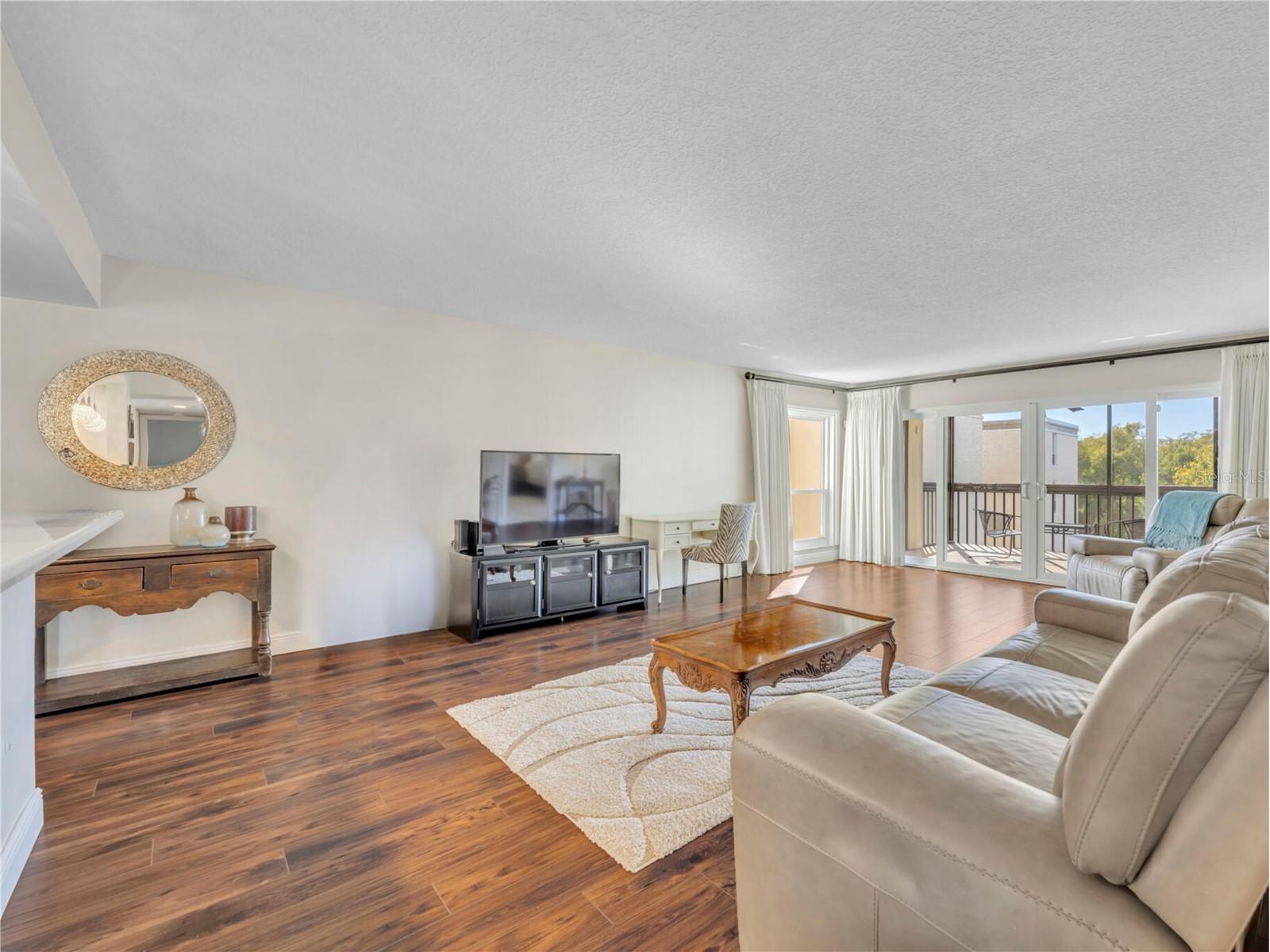 MOORINGS ON LAKE MAITLAND CONDO - Residential