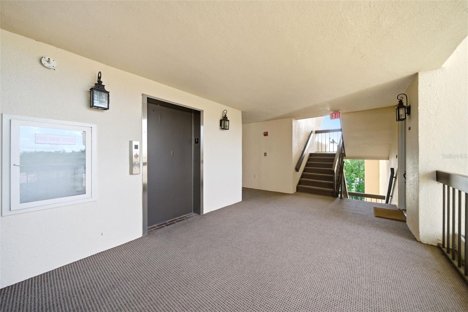 MOORINGS ON LAKE MAITLAND CONDO - Residential
