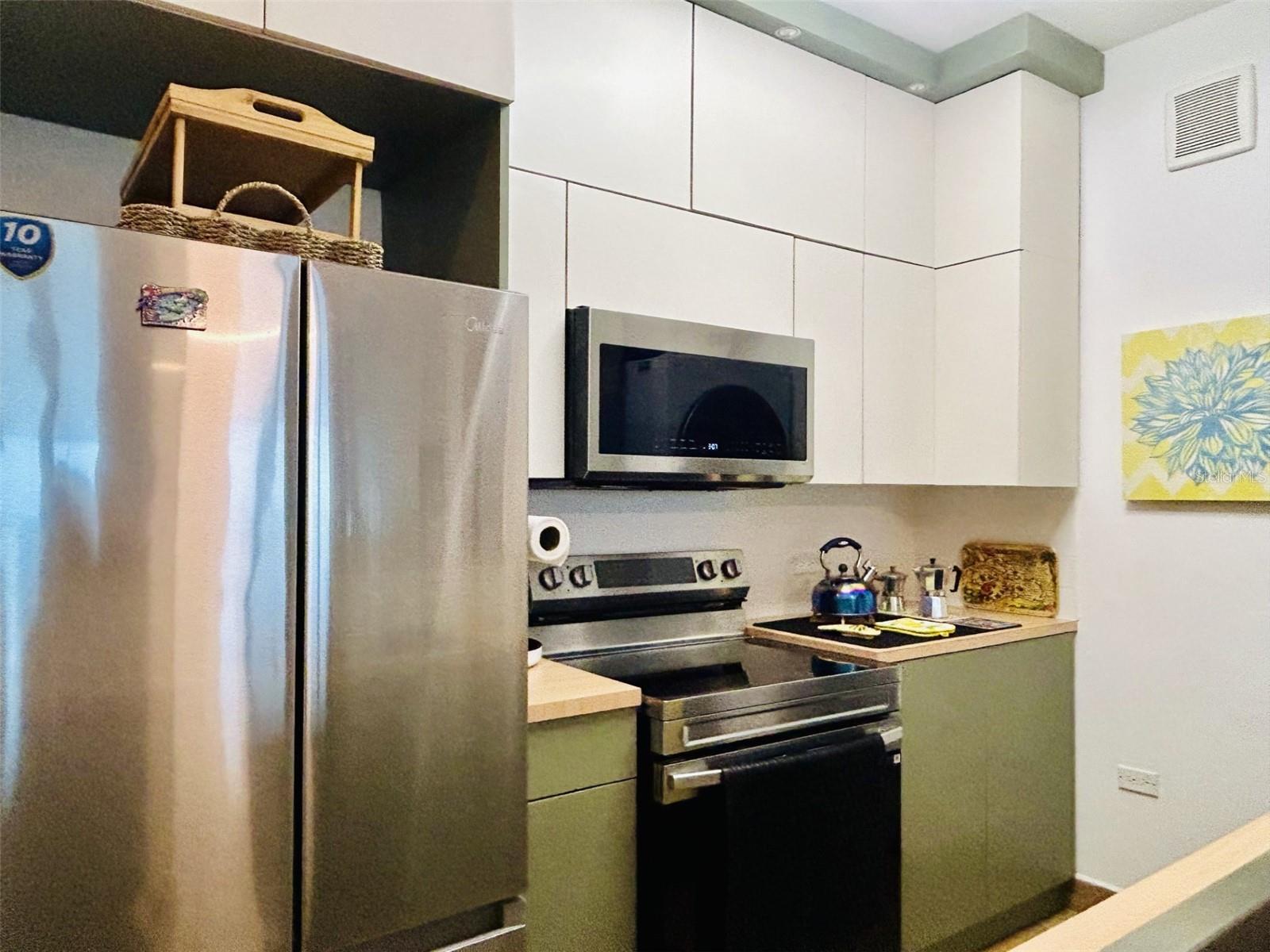 CONDO DOLPHIN TOWER-AT-EAST - Residential