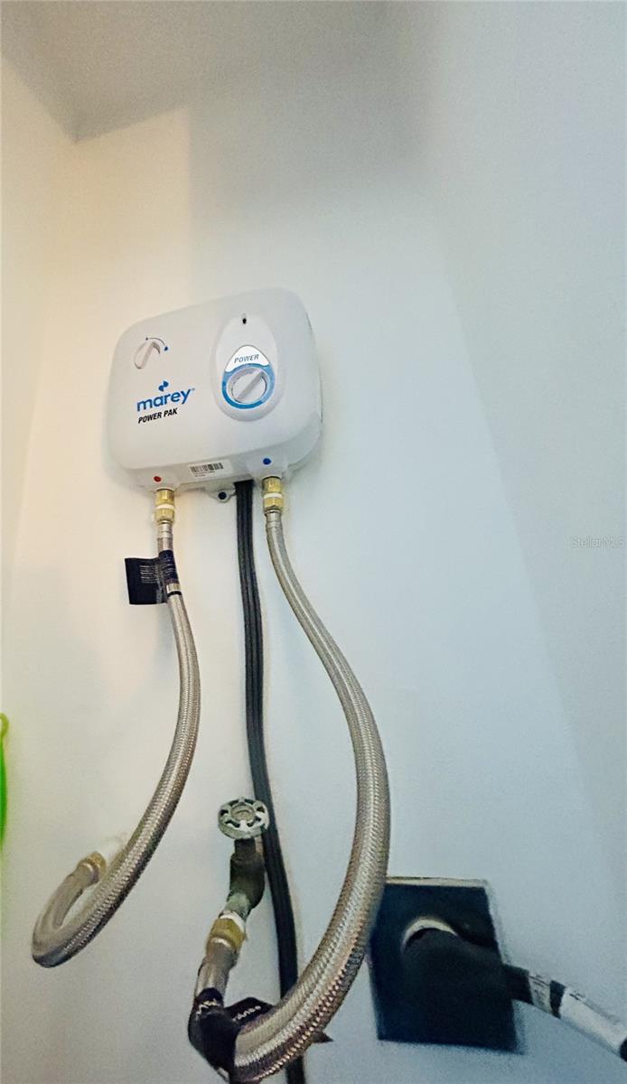 CONDO DOLPHIN TOWER-AT-EAST - Residential