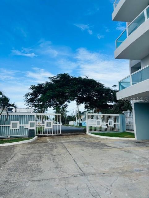 CONDO DOLPHIN TOWER-AT-EAST - Residential