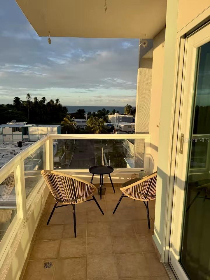 CONDO DOLPHIN TOWER-AT-EAST - Residential