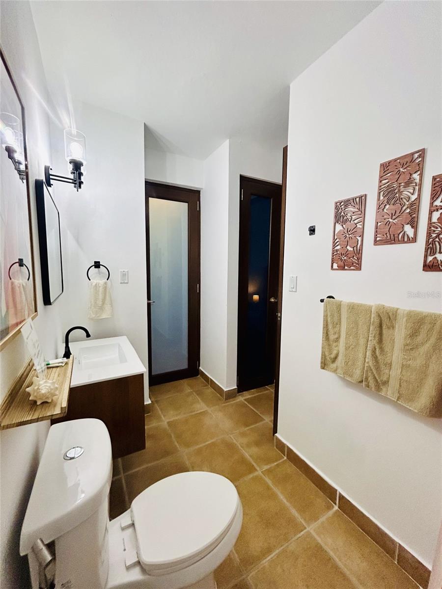 CONDO DOLPHIN TOWER-AT-EAST - Residential