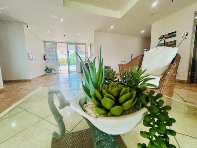 CONDO DOLPHIN TOWER-AT-EAST - Residential