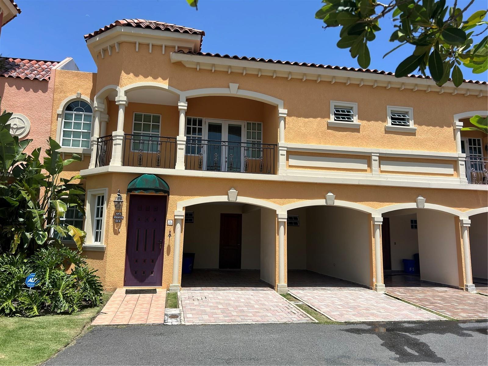 Elegant 4-Bedroom Villa in Gated Community – Prime Location
Spacious and updated 4-bedroom, 3.5-bath two-story villa in gated community. The master suite features high ceilings, and a fully remodeled bathroom, and private balcony. An additional bedroom also includes a balcony.
Open floor plan with a large living and dining area, a family room with high ceilings, and a timeless remodeled kitchen with granite countertops and premium appliances. The private patio offers a perfect space for outdoor relaxation.
Conveniently located close to supermarket, medical offices, and movie theaters. Ideal for those seeking comfort, style, and proximity to daily essentials.