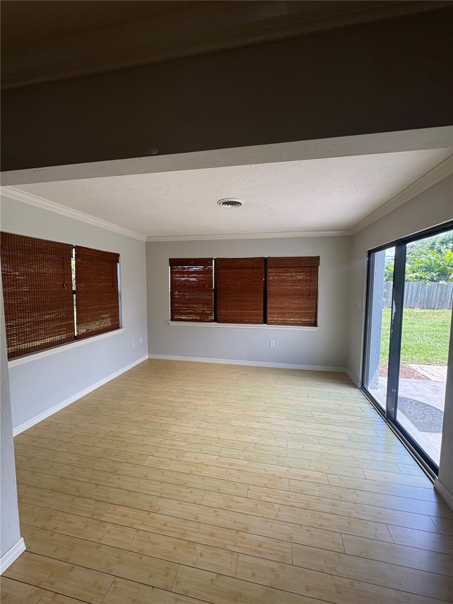 SOUTH GATE - Residential