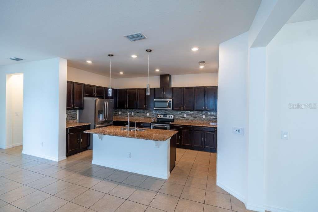 WEST LAKE RESERVE - Residential