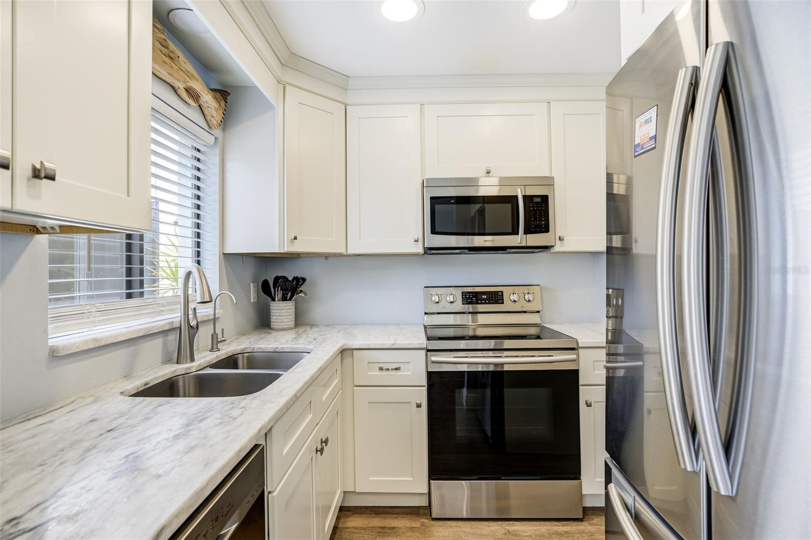 ISLAND ESCAPE CONDO - Residential