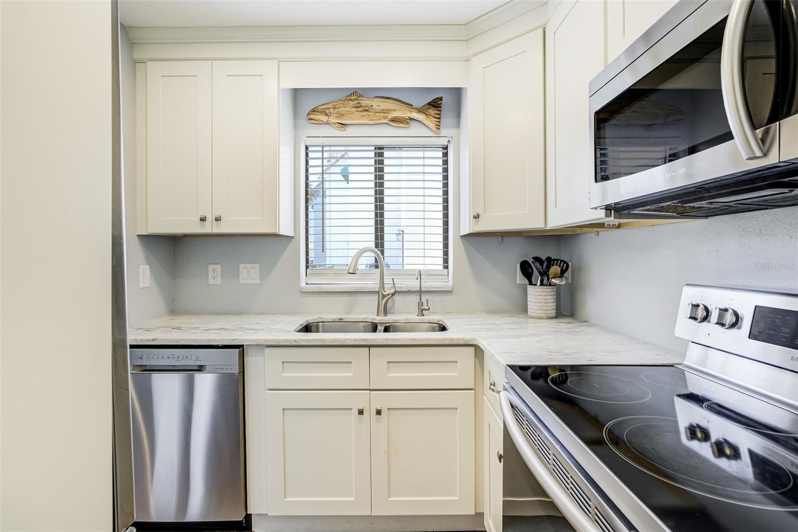 ISLAND ESCAPE CONDO - Residential