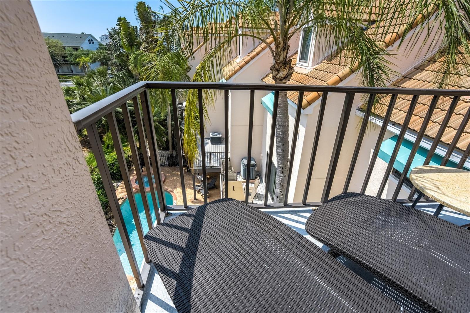 ISLAND ESCAPE CONDO - Residential