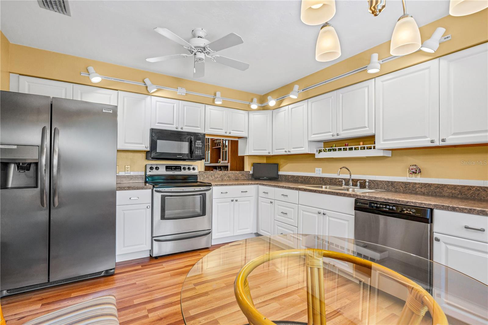 35 LAKE FAIRGREEN CIRCLE