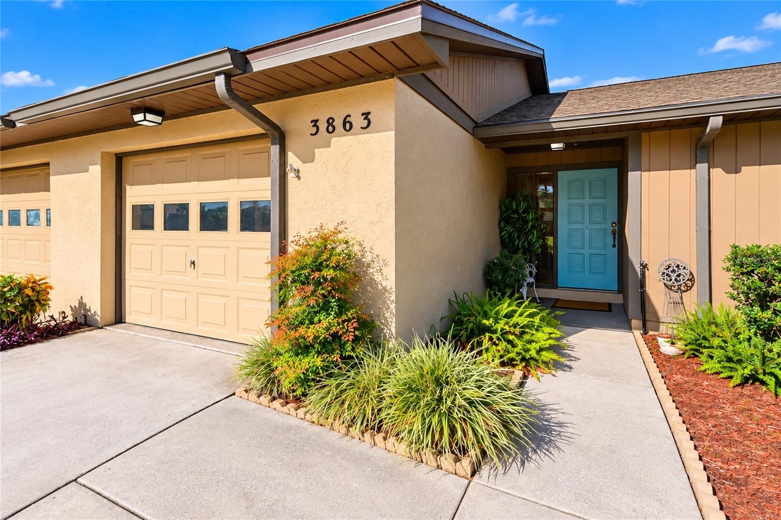 3863 NE 17TH STREET CIRCLE