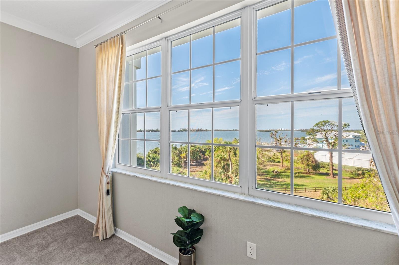 BAYPOINTE VISTA 2 - Residential Lease