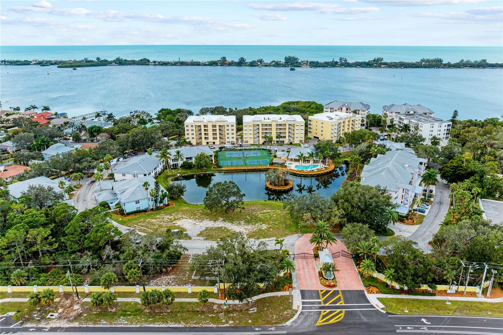 BAYPOINTE VISTA 2 - Residential Lease