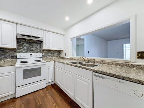 Tiny photo for 2837 NE 3rd Street #103, Ocala, FL 34470 (MLS # OM730044)