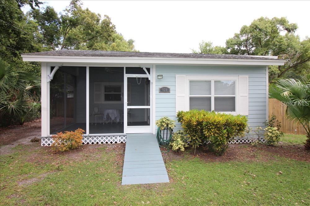 This 1 bedroom 1 bath bungalow is a must see! Just three houses off of beautiful Lake Parker, it has a private drive shaded by grandfather oak trees. Large kitchen for size of the house, with newer fridge and brand new range. Screened front patio and open back porch with stack-able washer and dryer included. Minutes from Lakeland Regional Hospital and Tiger Town. Rent includes lawn service and water.
Administration Fee:
Upon approval tenants will be subject to a $250 one-time administration fee.
Resident Benefit Package (Included in rental amount):
-Bi-monthly A/C Filter Delivery
-$100,000 Tenant Liability Insurance/ $10,000 Content Coverage
-PestShare Service
-Identity Protection
-Credit building (All Credit Bureaus)
-Piñata Tenant Rewards Program
-Tenant Portal Access: Online payments & submission of maintenance requests
-24 Hour Emergency Maintenance Hotline
-One time Late Fee Forgiveness
-$500 Rebate after closing if you purchase a home with one of our preferred Realtors