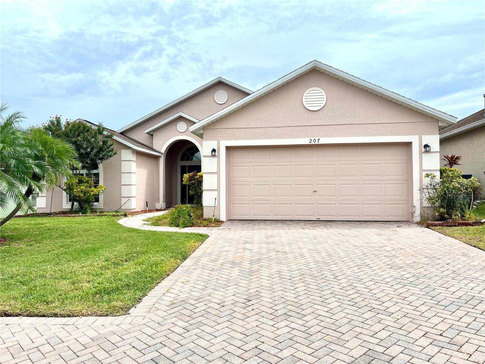 Beautiful 3-bedroom, 2-bath home located in the gated community of The Green at West Haven. This well-maintained property features tile flooring throughout, a spacious great room that opens to a large screened lanai, and a split floor plan offering privacy and functionality. The master suite includes a garden tub, separate shower, and walk-in closet.
Additional features include a security system, irrigation system, and indoor laundry. Enjoy the convenience of a low-maintenance lifestyle with an HOA that covers cable and lawn service.
Community amenities include a swimming pool, tennis court, brick sidewalks, and driveways. Ideally situated between two 5-star PGA/LPGA golf courses, just south of Disney, with quick access to I-4, shopping, and dining.
Perfect as a primary residence, vacation home, or investment property! ****