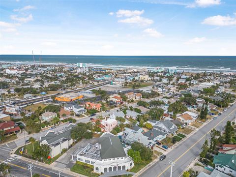 A home in DAYTONA BEACH