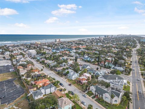 A home in DAYTONA BEACH