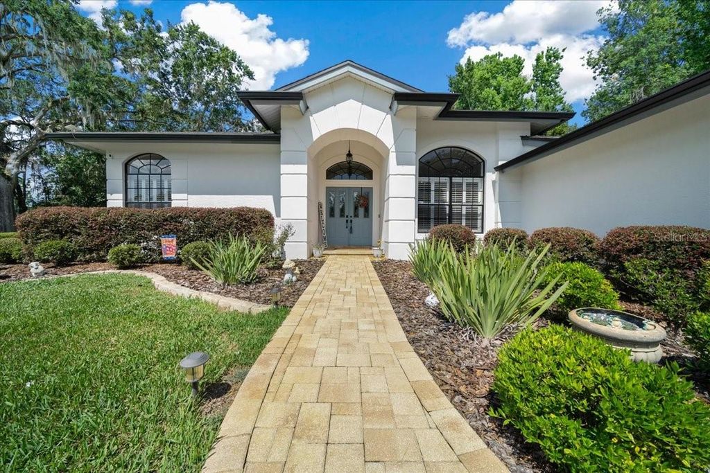 Photo of 10111 Weeks Drive, Brooksville, FL 34601 (MLS # W7877669)