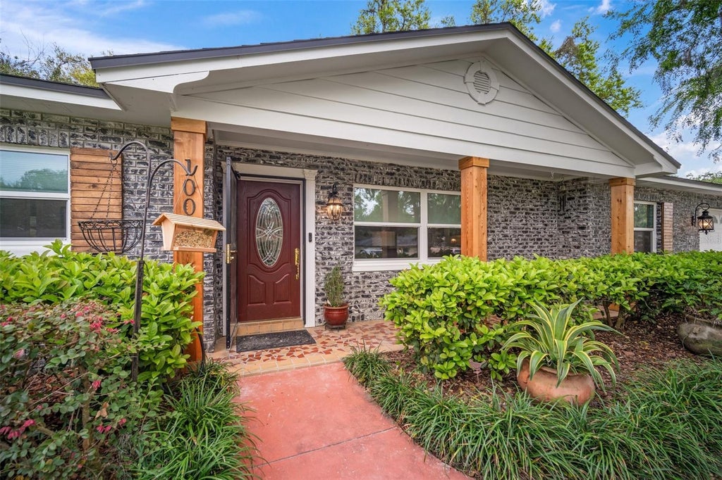 Photo of 1003 Mandalay Drive, Brandon, FL 33511 (MLS # TB8551782)