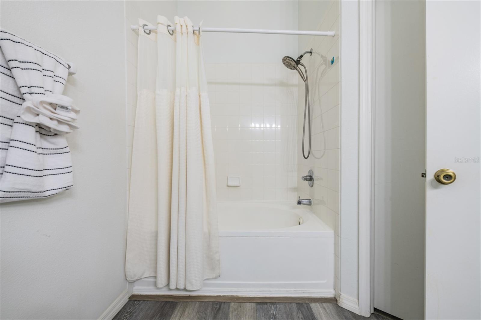 HUNTERS KEY TWNHMS AT NORT - Residential