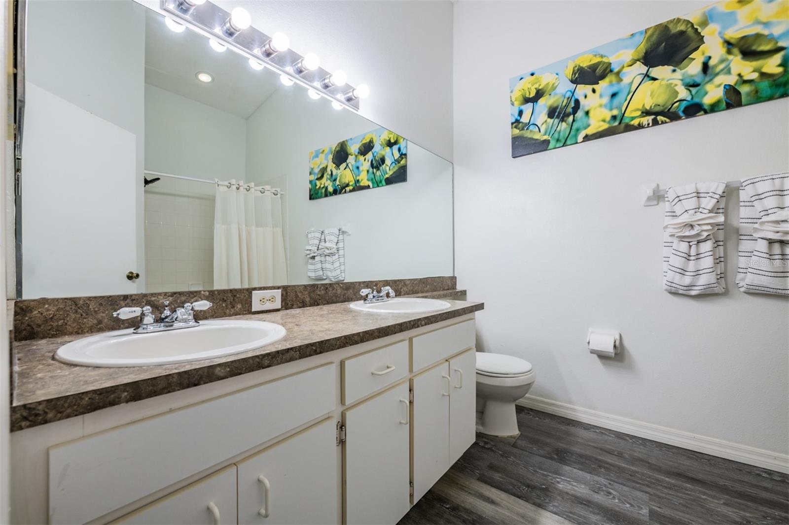 HUNTERS KEY TWNHMS AT NORT - Residential