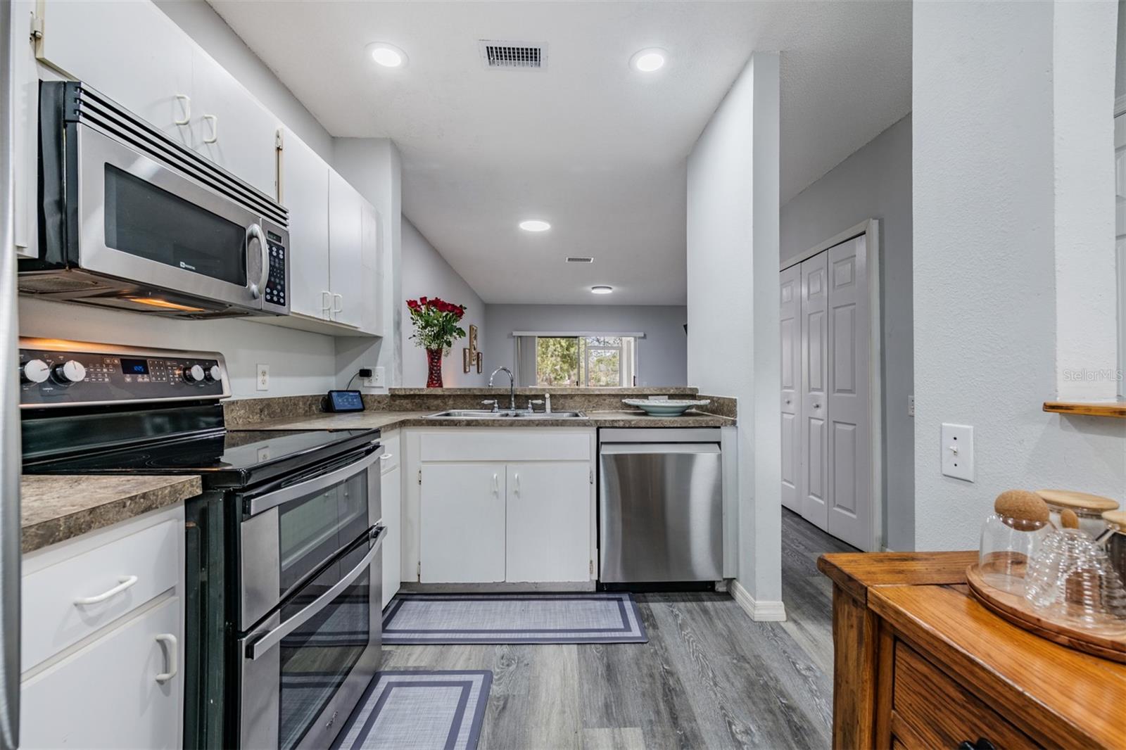 HUNTERS KEY TWNHMS AT NORT - Residential