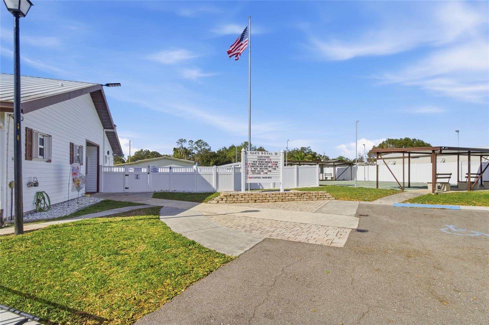 OAKS ROYAL - Residential