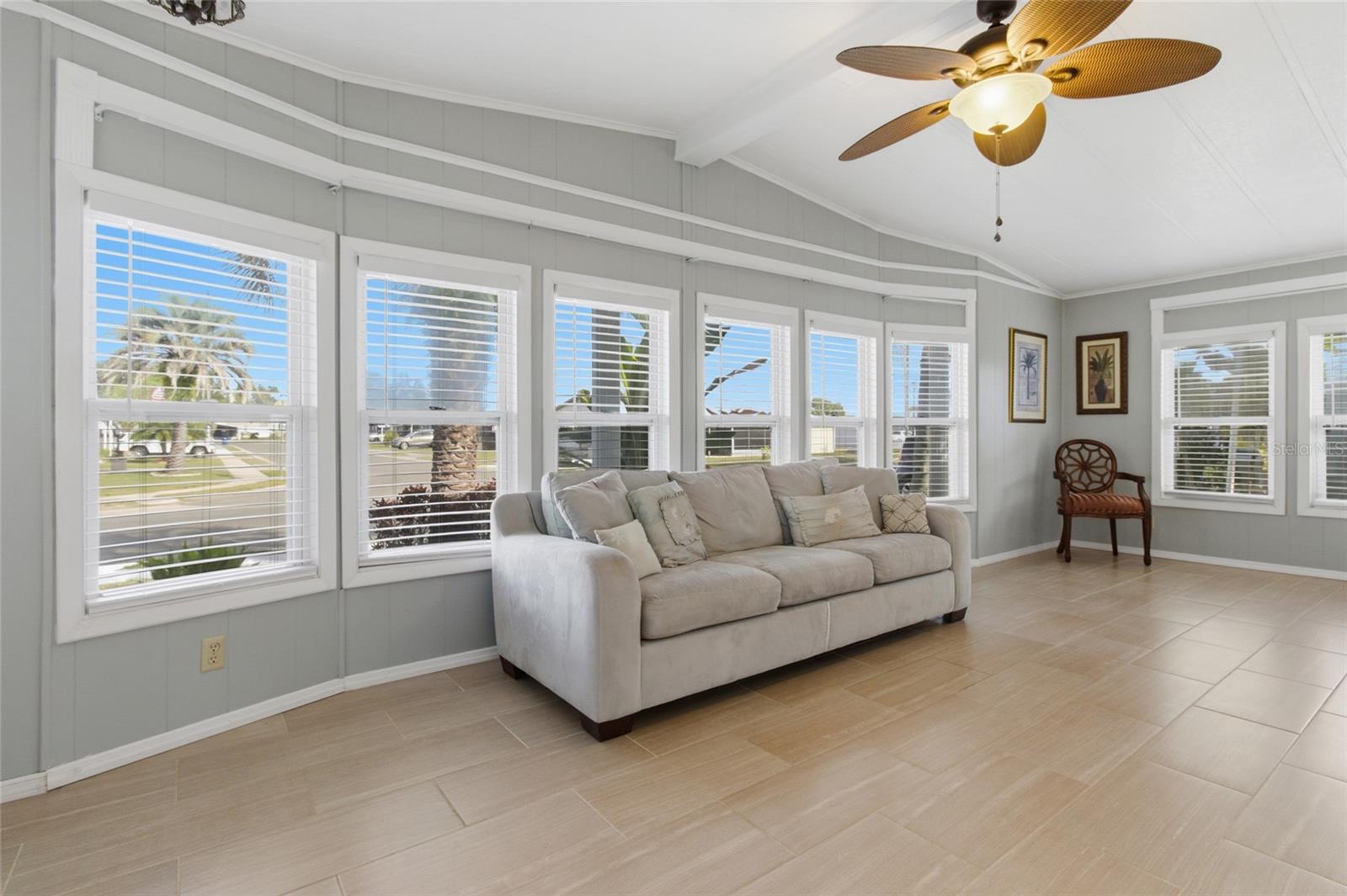 OAKS ROYAL - Residential