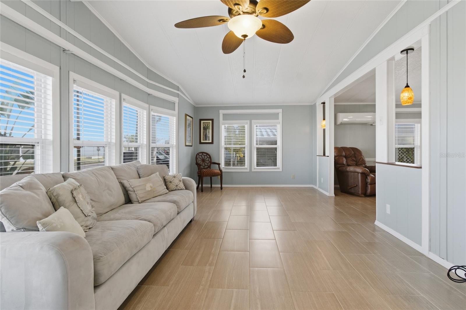 OAKS ROYAL - Residential