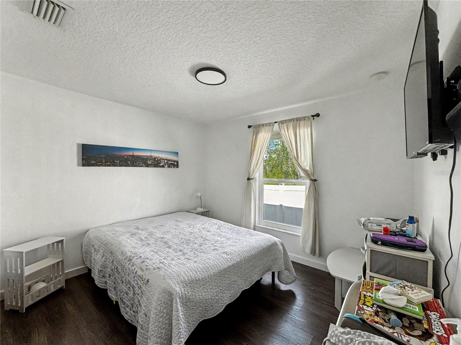 DAYTONA PARK ESTATES SEC E - Residential Lease