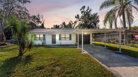 Photo of 202 Petteway Drive, Lakeland, FL 33805 (MLS # L4957387)