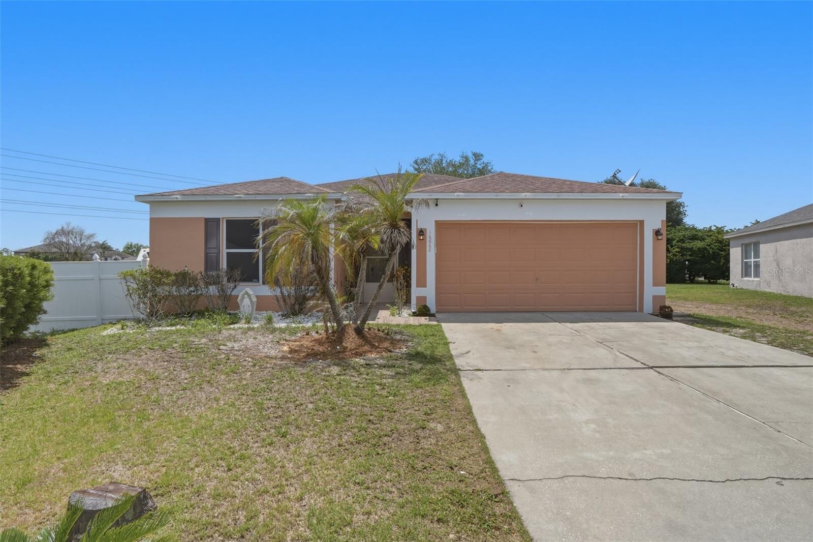 CORNER LAKE PH 01 49 49 - Residential