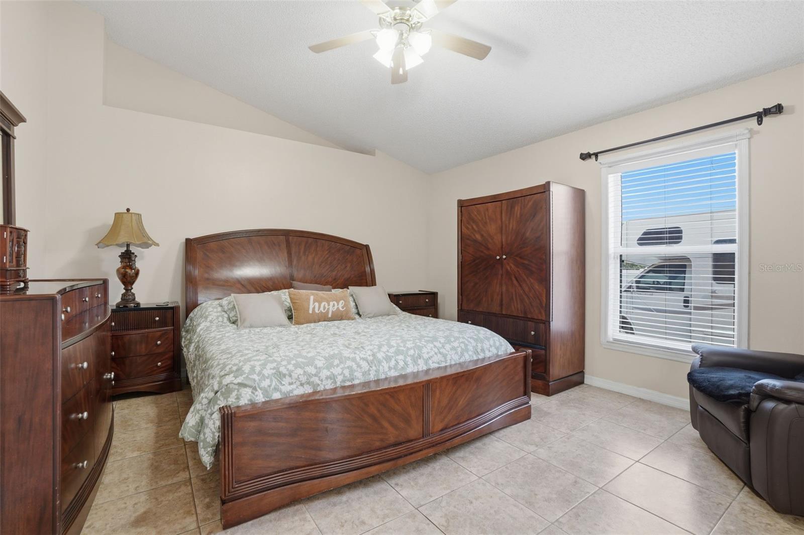 CORNER LAKE PH 01 49 49 - Residential