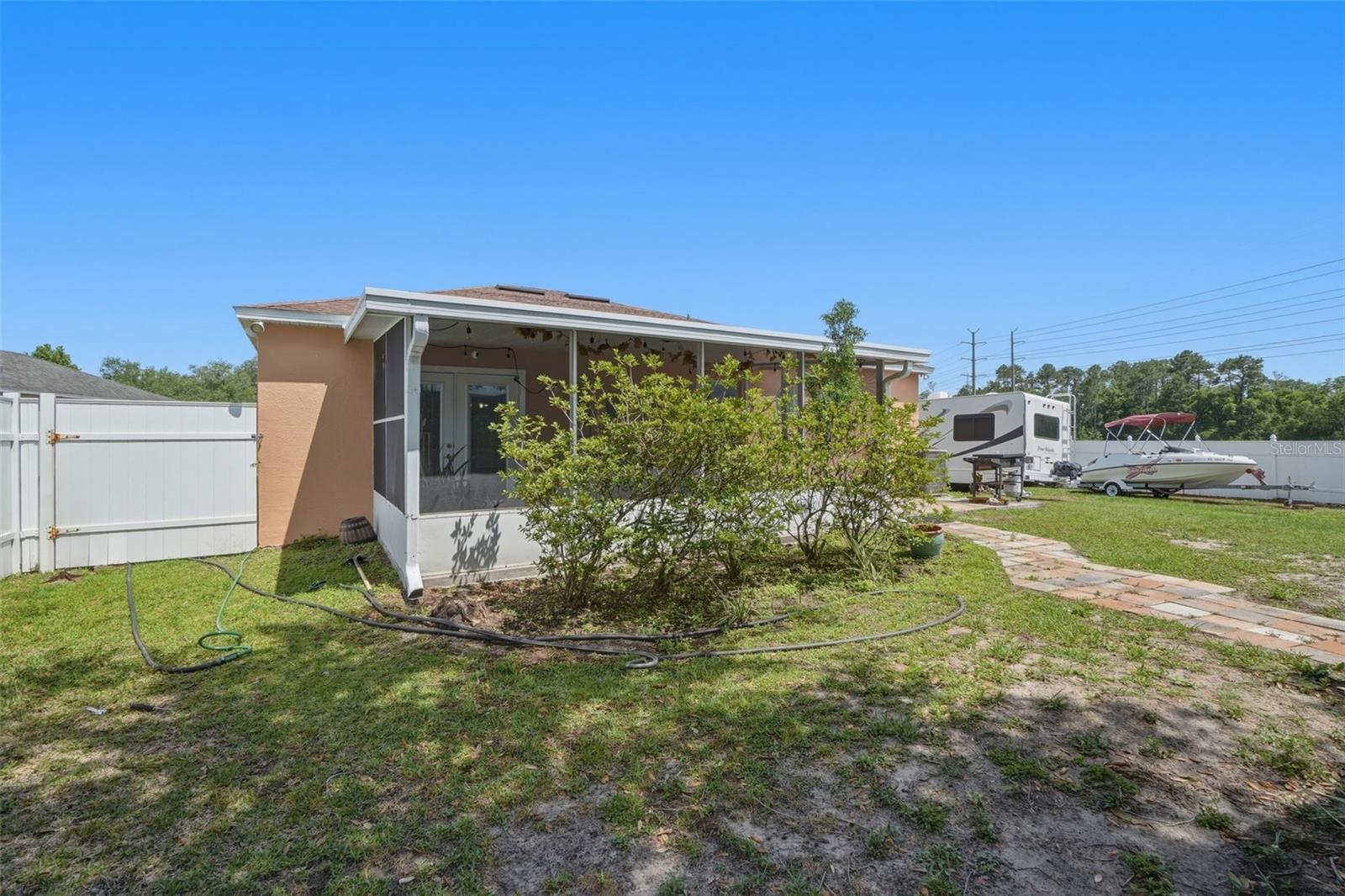 CORNER LAKE PH 01 49 49 - Residential