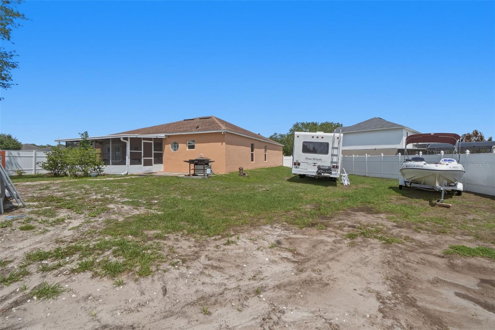 CORNER LAKE PH 01 49 49 - Residential