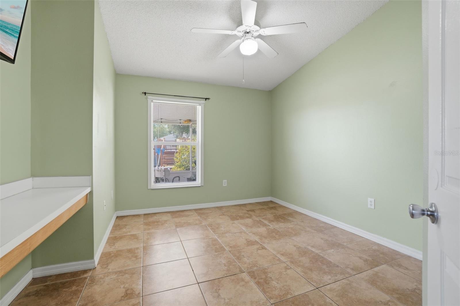 CORNER LAKE PH 01 49 49 - Residential