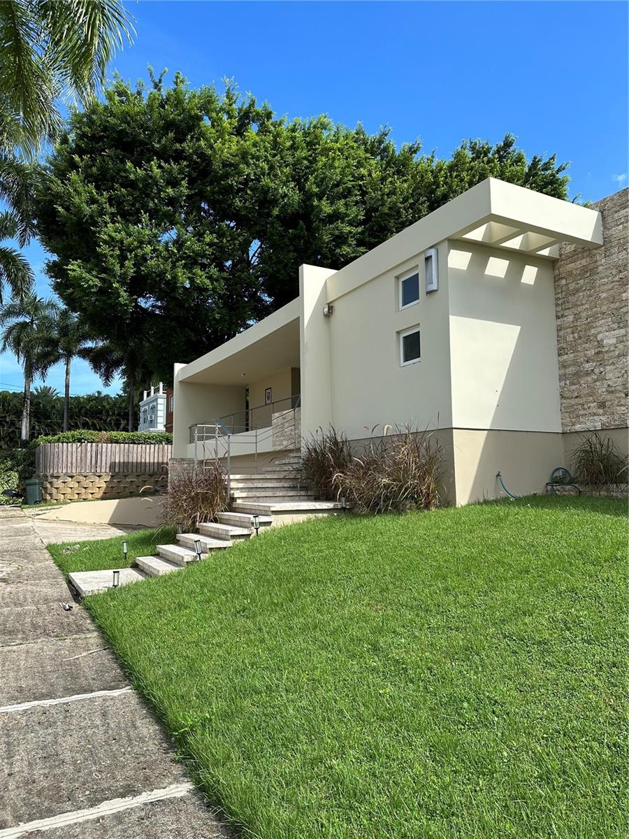 This beautiful residence on a gated street in San Patricio offers the perfect blend of comfort and functionality. Featuring 4 spacious bedrooms, an office/service room, and 3.5 bathrooms, it’s designed for modern living. The open-concept layout seamlessly connects the kitchen, dining, and family areas, creating a bright and welcoming space. The kitchen comes equipped with a gas stove, refrigerator, oven, and plenty of storage space. Outside, the home boasts a large patio, terrace, and pool. Conveniently located near major highways, shops, and schools, it’s a prime spot for easy living.