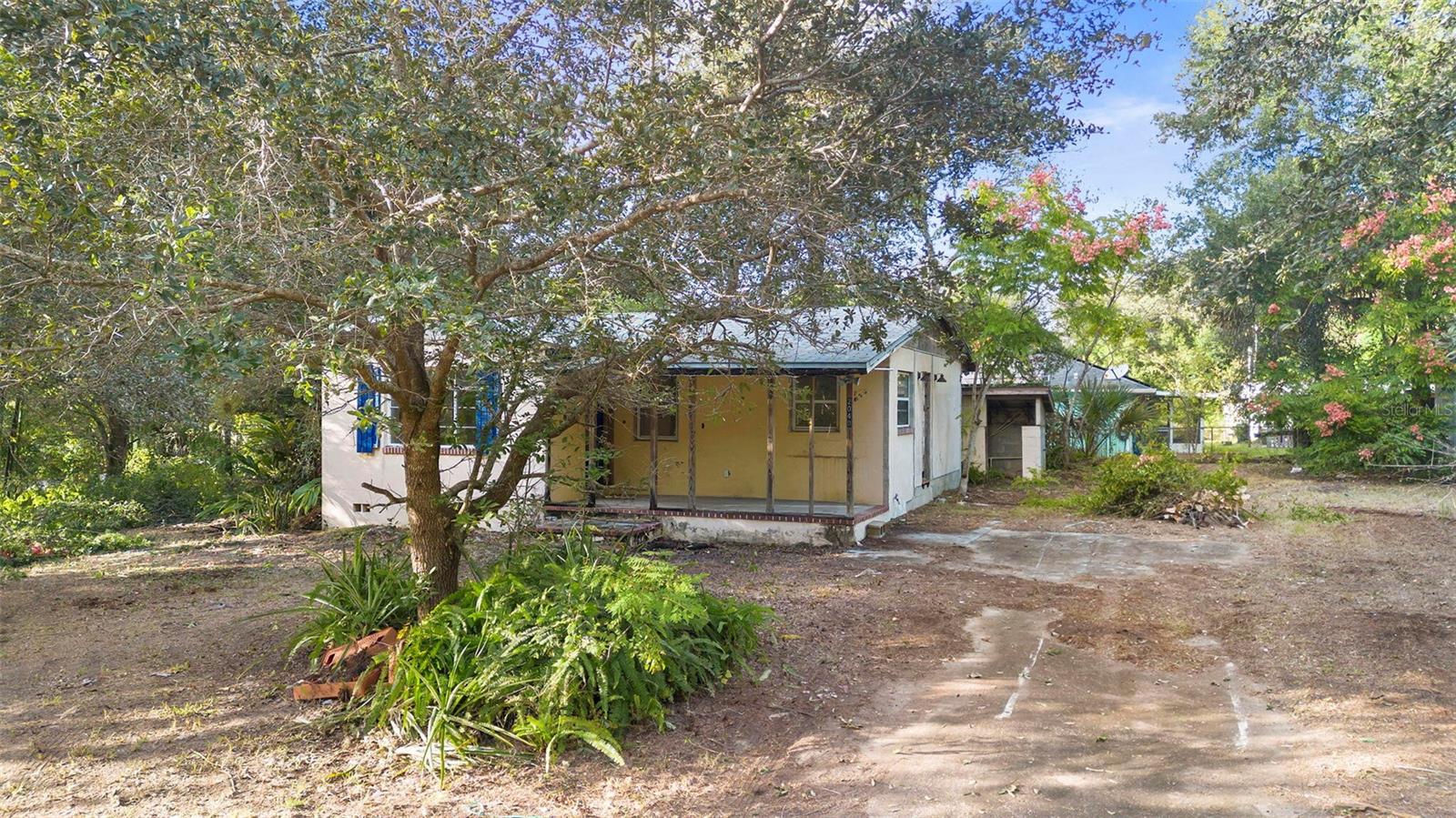 2040 TROPIC STREET