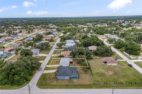 A home in PORT CHARLOTTE