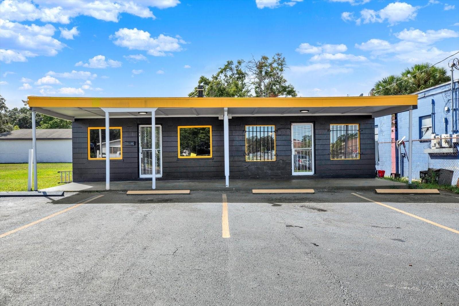 STRATHMORE - Commercial Sale